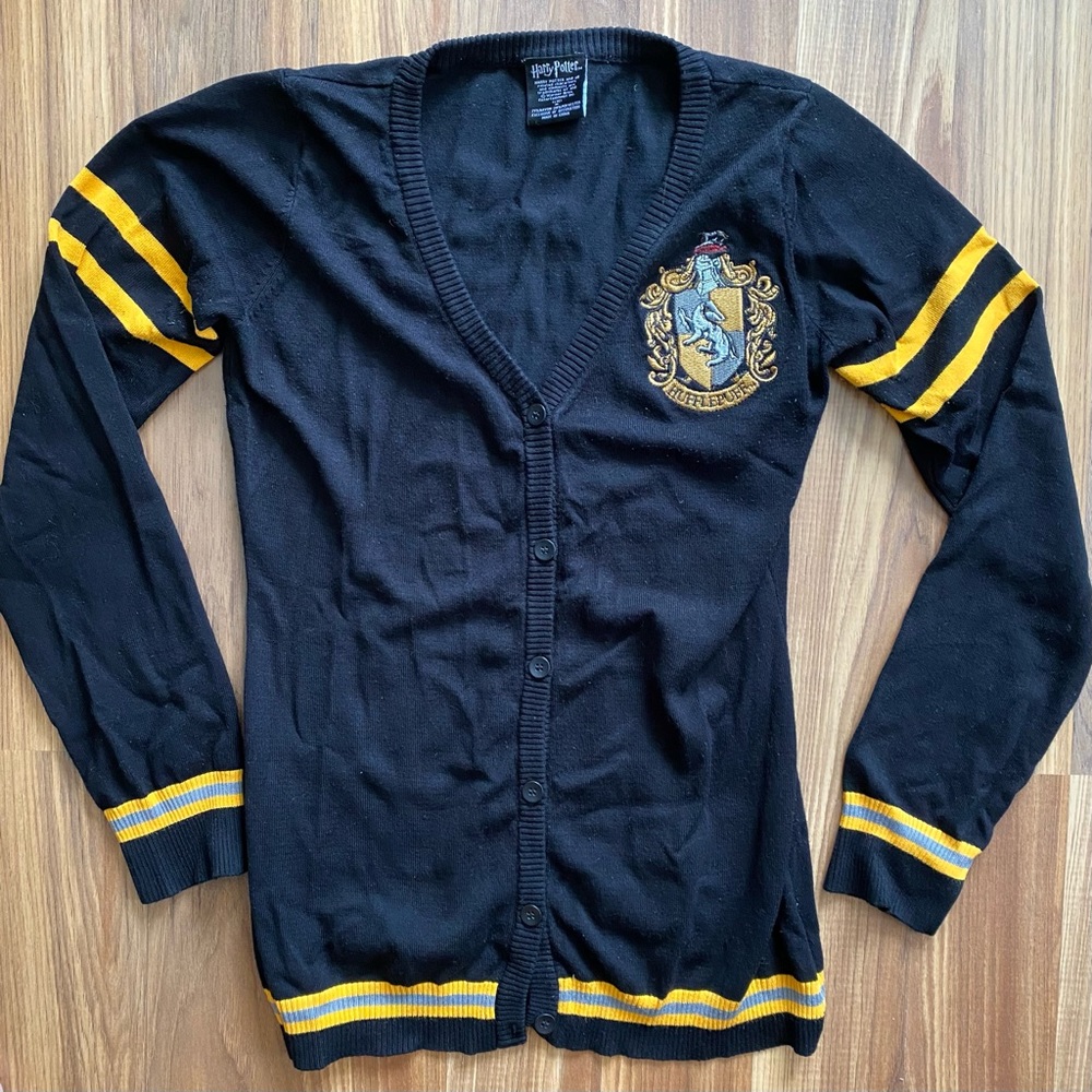 Hot Topic Harry Potter Hufflepuff Emblem Cardigan